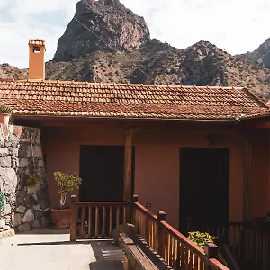 https://casa-rural-los-madroos.in-canary-islands.com