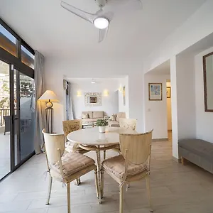 https://oasis-complex-refurbished-2-bedroom-beach-cliffs-town-center.tenerifehoteles.net